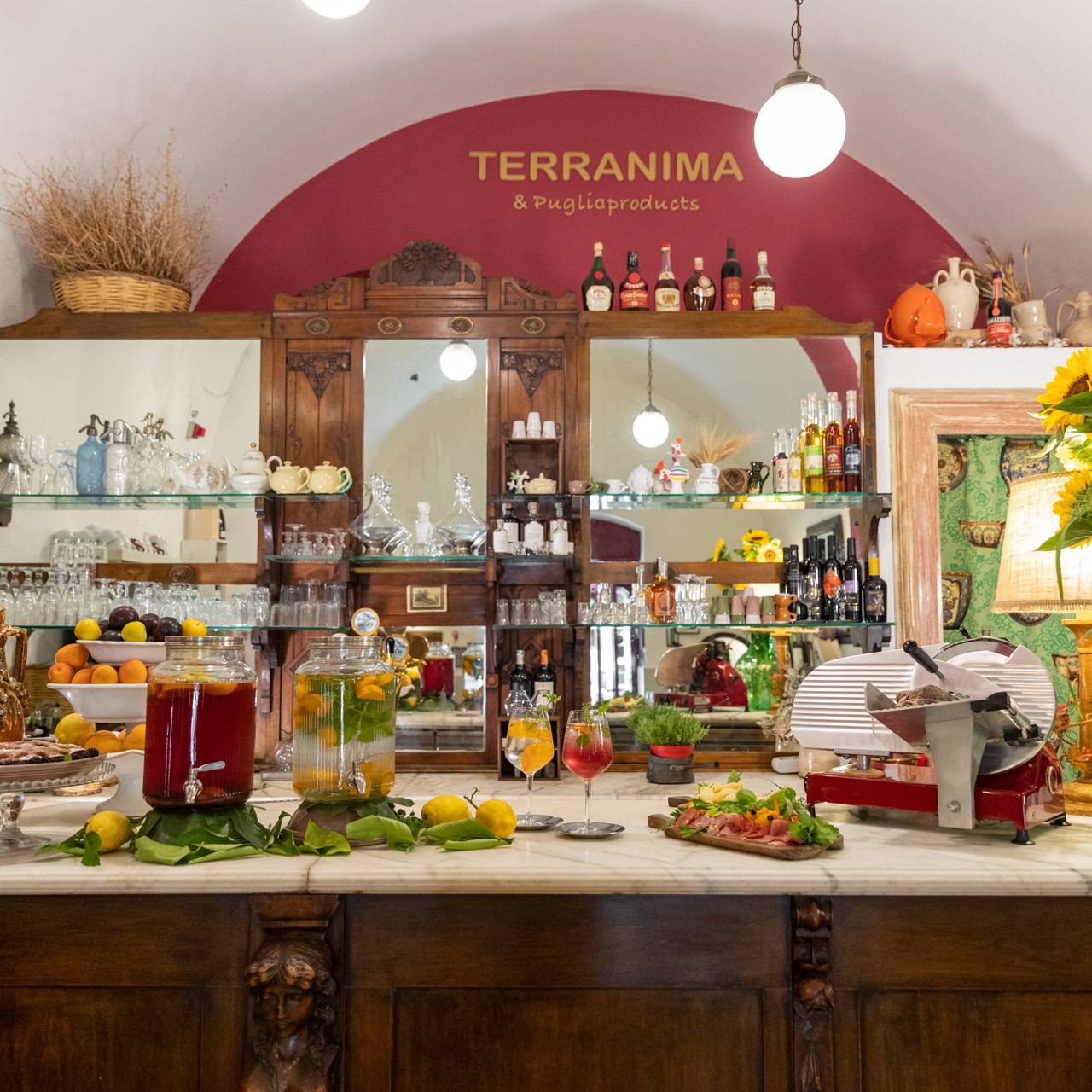 Terranima | Saletta Batafobrle, l'antico bancone del bar